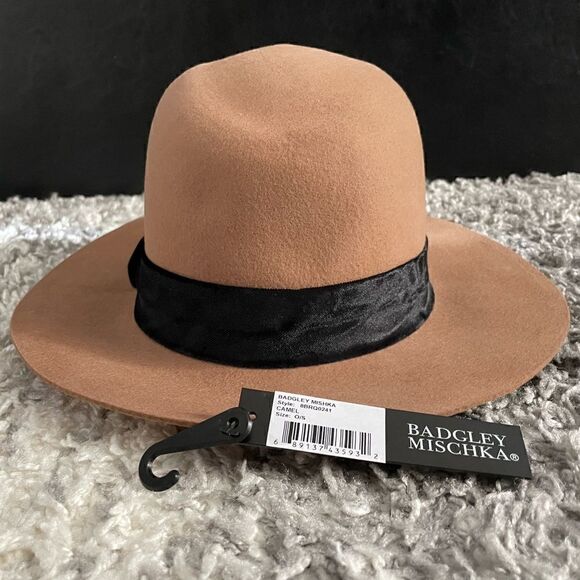 NWT Badgley Mischka Wool Fedora Hat